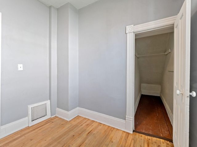 937 Thomas Avenue, Saint Paul, MN 55104