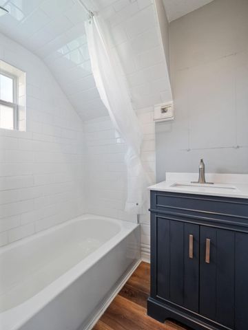 937 Thomas Avenue, Saint Paul, MN 55104