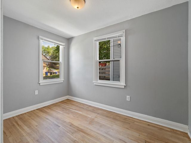 937 Thomas Avenue, Saint Paul, MN 55104