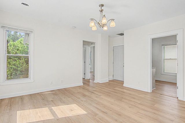 937 Thomas Avenue, Saint Paul, MN 55104