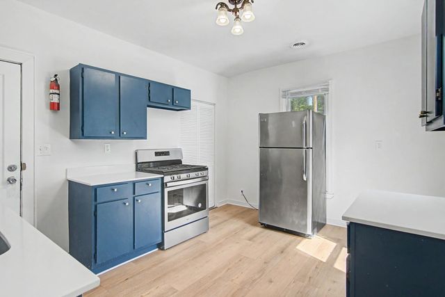 937 Thomas Avenue, Saint Paul, MN 55104