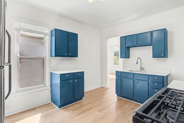 937 Thomas Avenue, Saint Paul, MN 55104