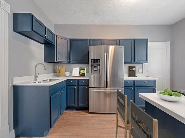 937 Thomas Avenue, Saint Paul, MN 55104