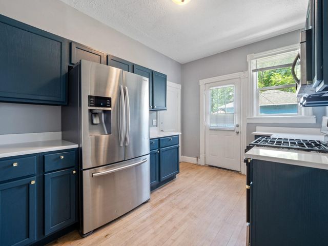 937 Thomas Avenue, Saint Paul, MN 55104