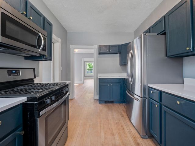 937 Thomas Avenue, Saint Paul, MN 55104