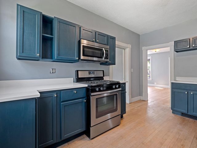 937 Thomas Avenue, Saint Paul, MN 55104