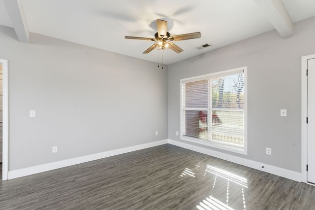 694 Nels Adams Rd, Dickson, TN 37055