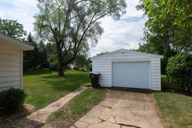 15610 Hamilton Street, Granger, IN 46530