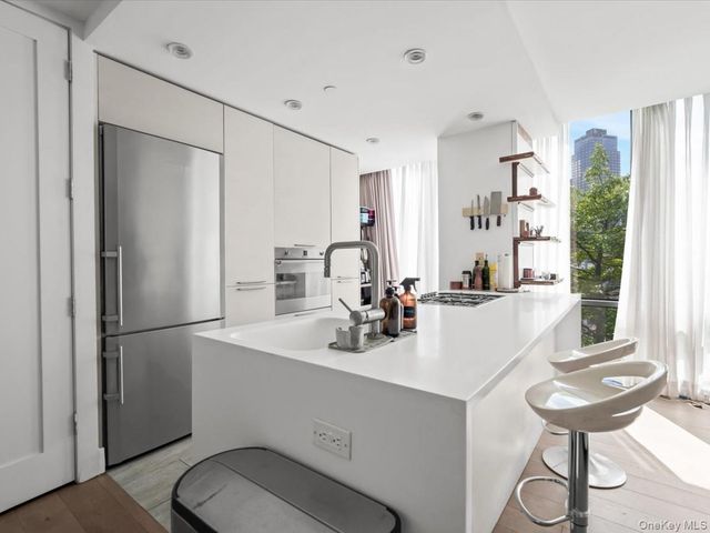 519 Borden Avenue 1H, Long Island City, NY 11101