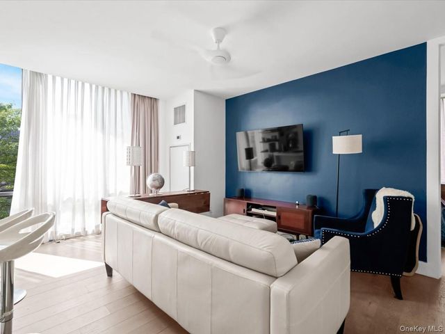 519 Borden Avenue 1H, Long Island City, NY 11101