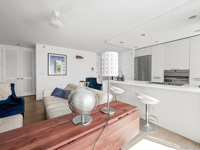 519 Borden Avenue 1H, Long Island City, NY 11101