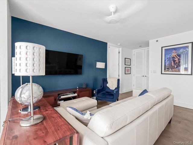 519 Borden Avenue 1H, Long Island City, NY 11101