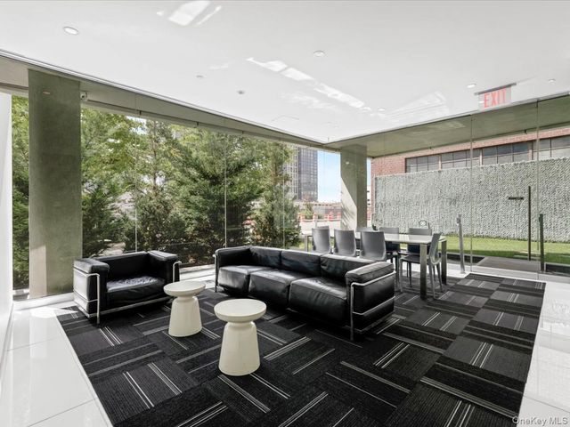 519 Borden Avenue 1H, Long Island City, NY 11101