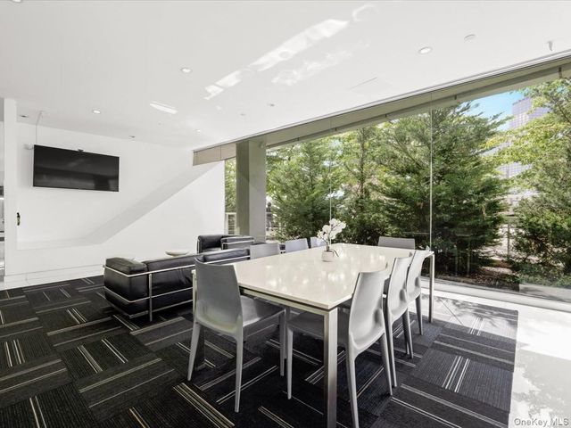519 Borden Avenue 1H, Long Island City, NY 11101