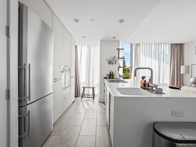 519 Borden Avenue 1H, Long Island City, NY 11101