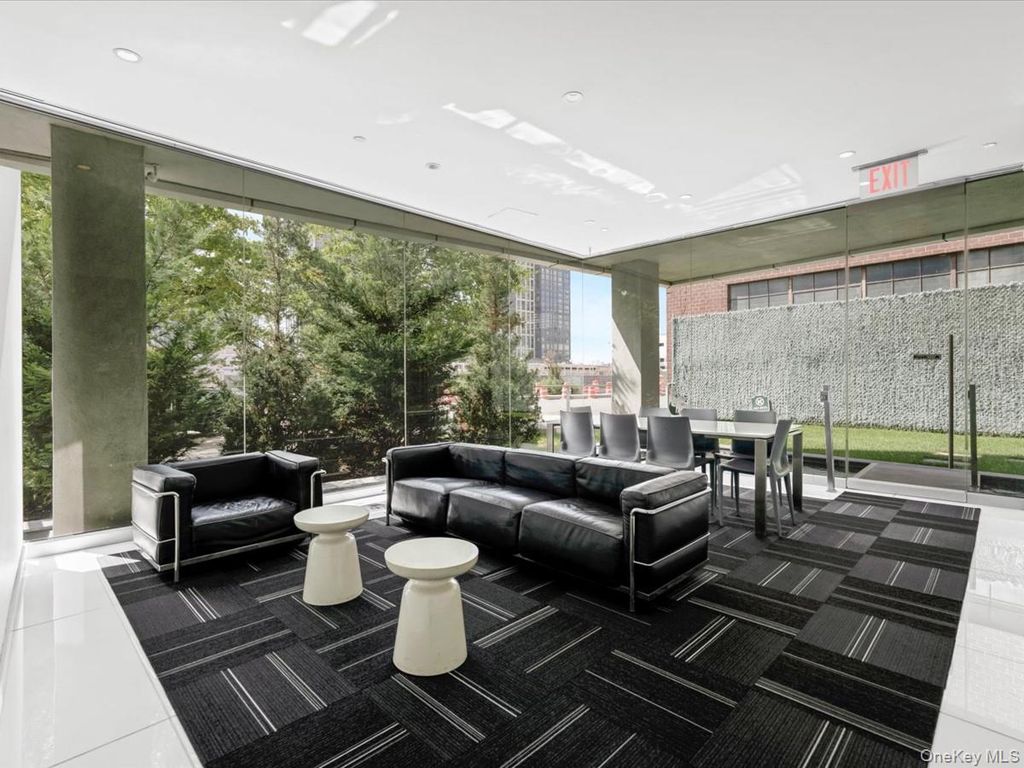 519 Borden Avenue 1H, Long Island City, NY 11101 — photo 4