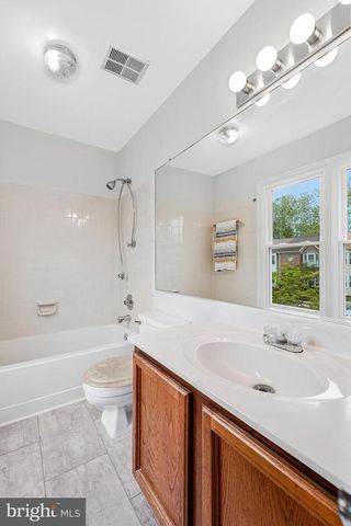 5175 GLEN MEADOW DR, Centreville, VA 20120