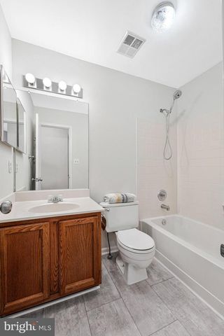 5175 GLEN MEADOW DR, Centreville, VA 20120
