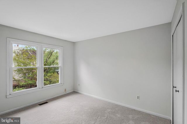 5175 GLEN MEADOW DR, Centreville, VA 20120