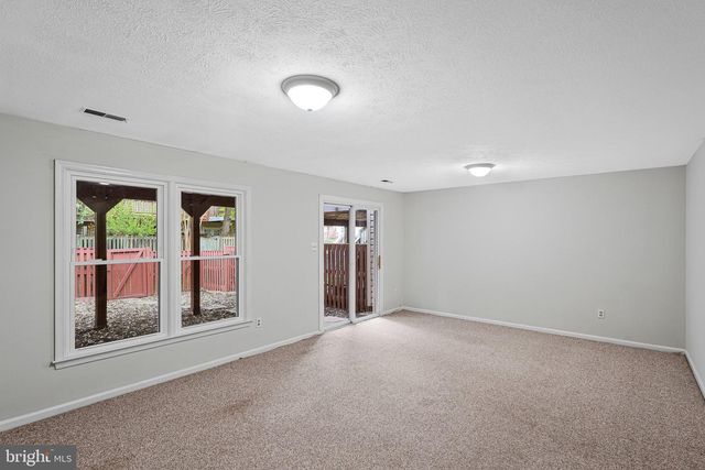 5175 GLEN MEADOW DR, Centreville, VA 20120