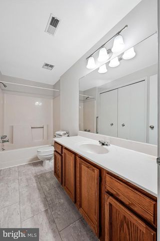 5175 GLEN MEADOW DR, Centreville, VA 20120
