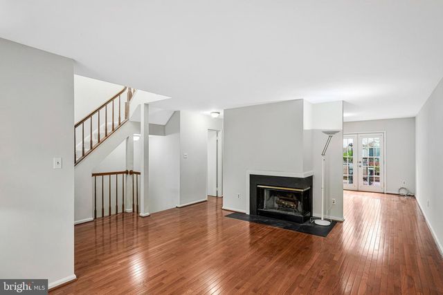 5175 GLEN MEADOW DR, Centreville, VA 20120