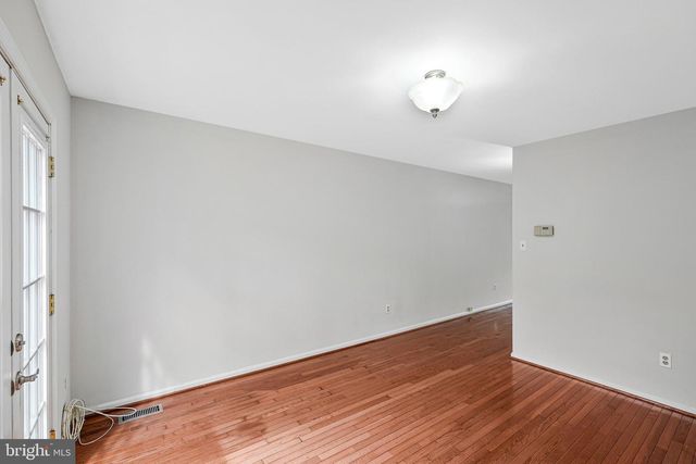 5175 GLEN MEADOW DR, Centreville, VA 20120