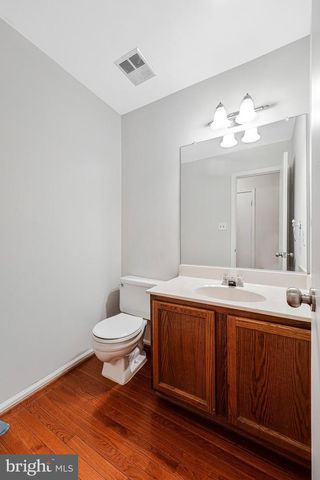 5175 GLEN MEADOW DR, Centreville, VA 20120