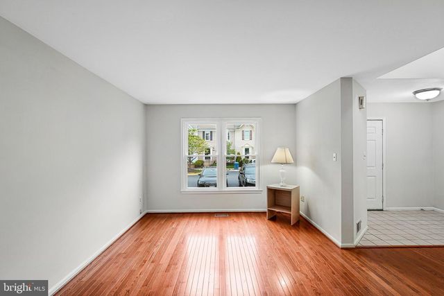 5175 GLEN MEADOW DR, Centreville, VA 20120