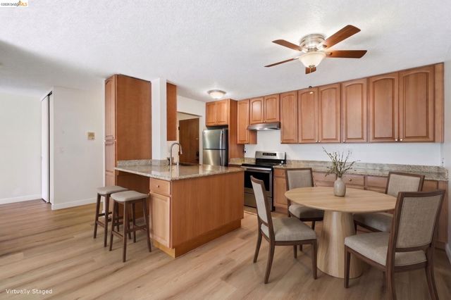 955 Shorepoint Ct 208, Alameda, CA 94501