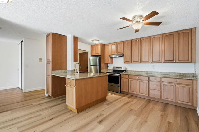 955 Shorepoint Ct 208, Alameda, CA 94501