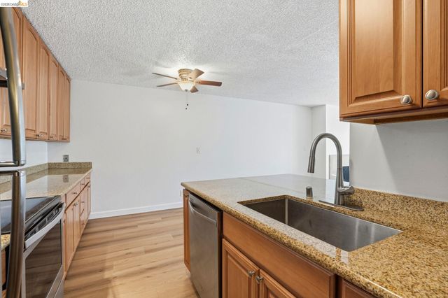 955 Shorepoint Ct 208, Alameda, CA 94501