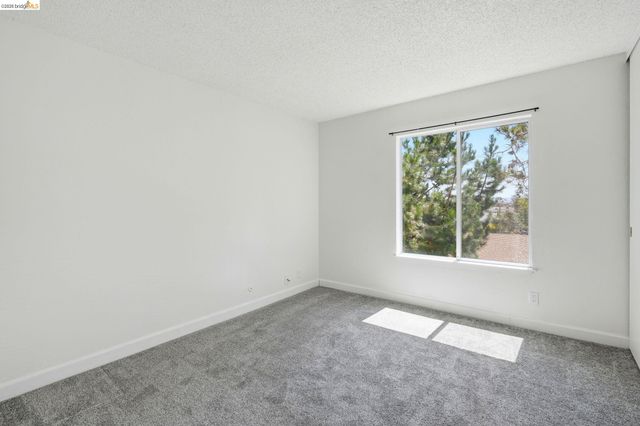 955 Shorepoint Ct 208, Alameda, CA 94501