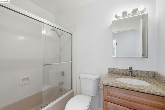 955 Shorepoint Ct 208, Alameda, CA 94501