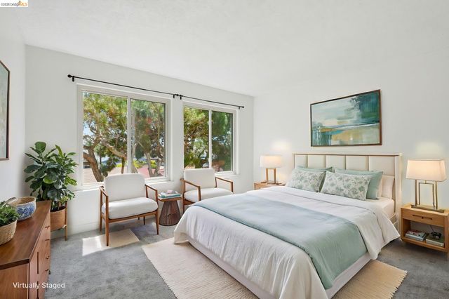 955 Shorepoint Ct 208, Alameda, CA 94501