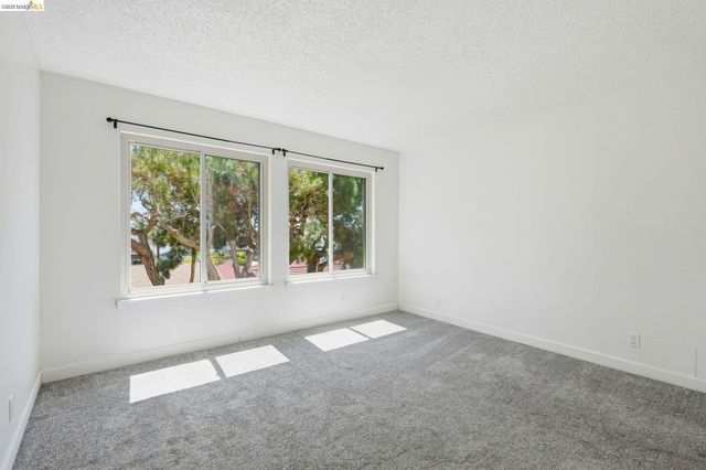 955 Shorepoint Ct 208, Alameda, CA 94501