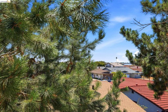 955 Shorepoint Ct 208, Alameda, CA 94501