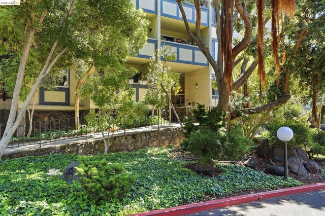 955 Shorepoint Ct 208, Alameda, CA 94501