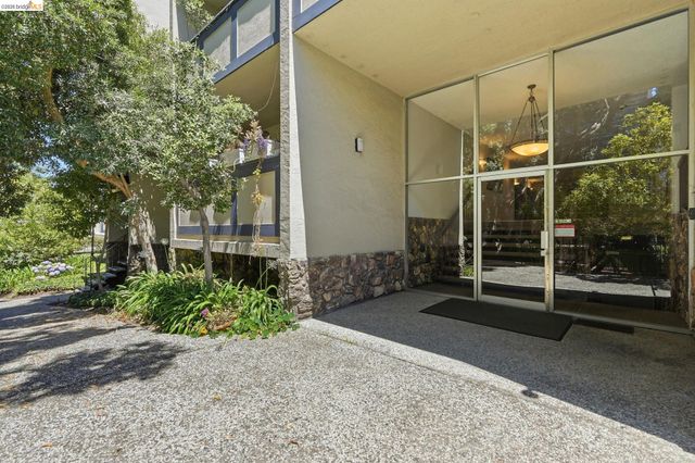 955 Shorepoint Ct 208, Alameda, CA 94501