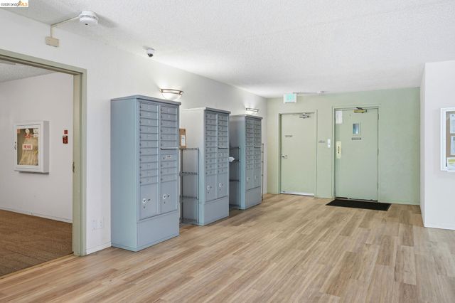955 Shorepoint Ct 208, Alameda, CA 94501