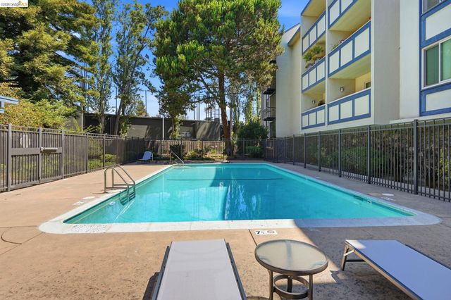 955 Shorepoint Ct 208, Alameda, CA 94501