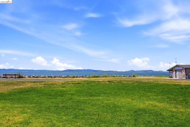 955 Shorepoint Ct 208, Alameda, CA 94501