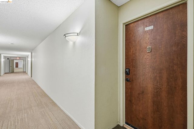 955 Shorepoint Ct 208, Alameda, CA 94501