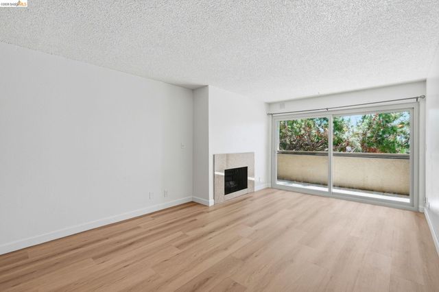 955 Shorepoint Ct 208, Alameda, CA 94501