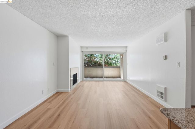 955 Shorepoint Ct 208, Alameda, CA 94501