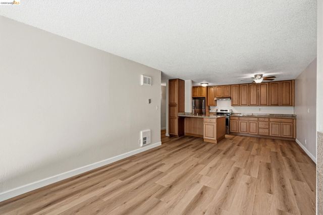 955 Shorepoint Ct 208, Alameda, CA 94501