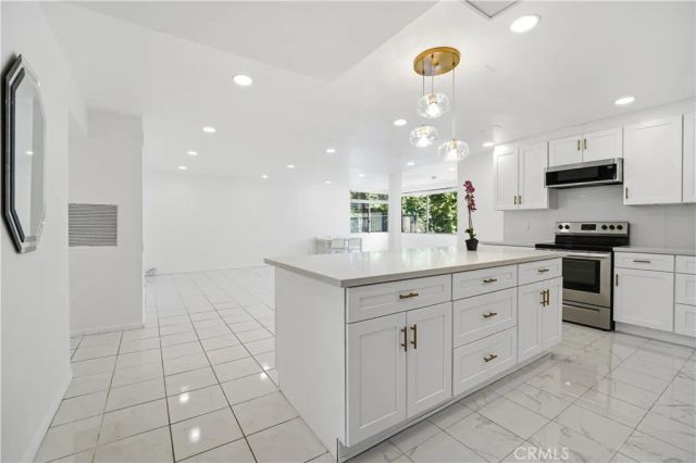 5301 Balboa Boulevard F7, Encino, CA 91316