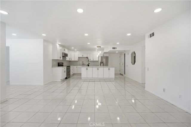 5301 Balboa Boulevard F7, Encino, CA 91316