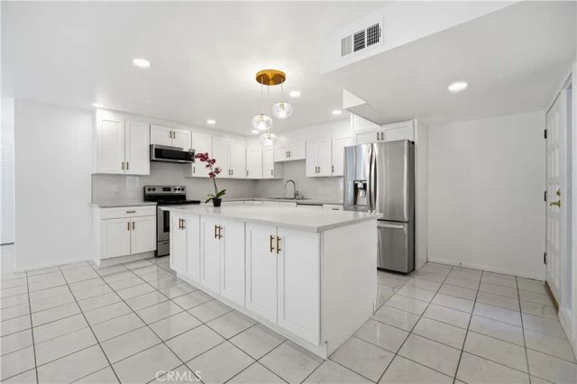 5301 Balboa Boulevard F7, Encino, CA 91316