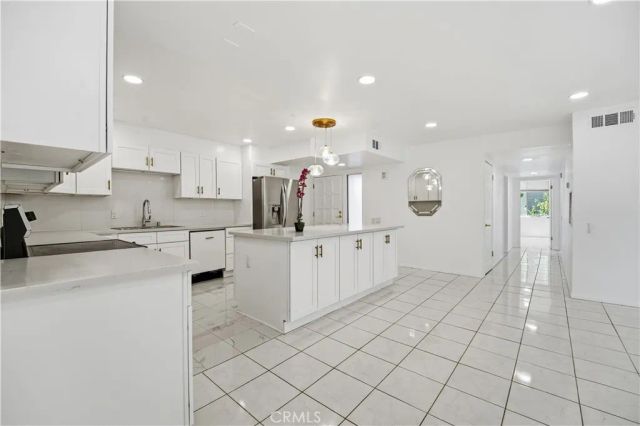 5301 Balboa Boulevard F7, Encino, CA 91316